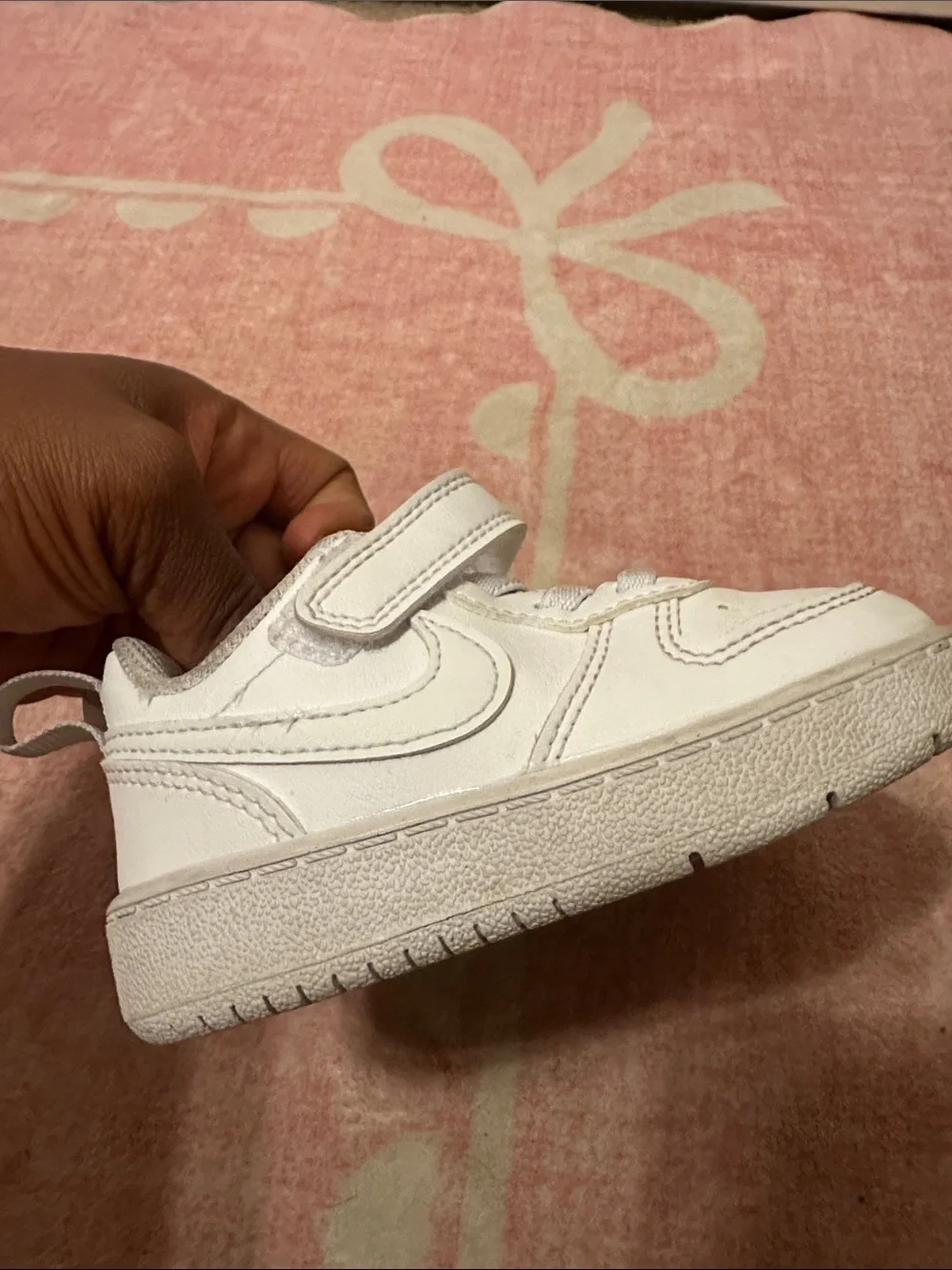 Nike Kids White Low-Top Sneakers with Hook-and-Loop Strap